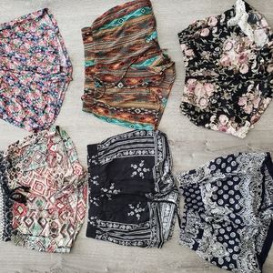 Lot of patterned shorts small fit